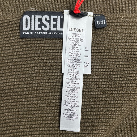 NWT - Diesel Adult Ribbed Knit Wool Blended Scarf - Picture 4 of 5